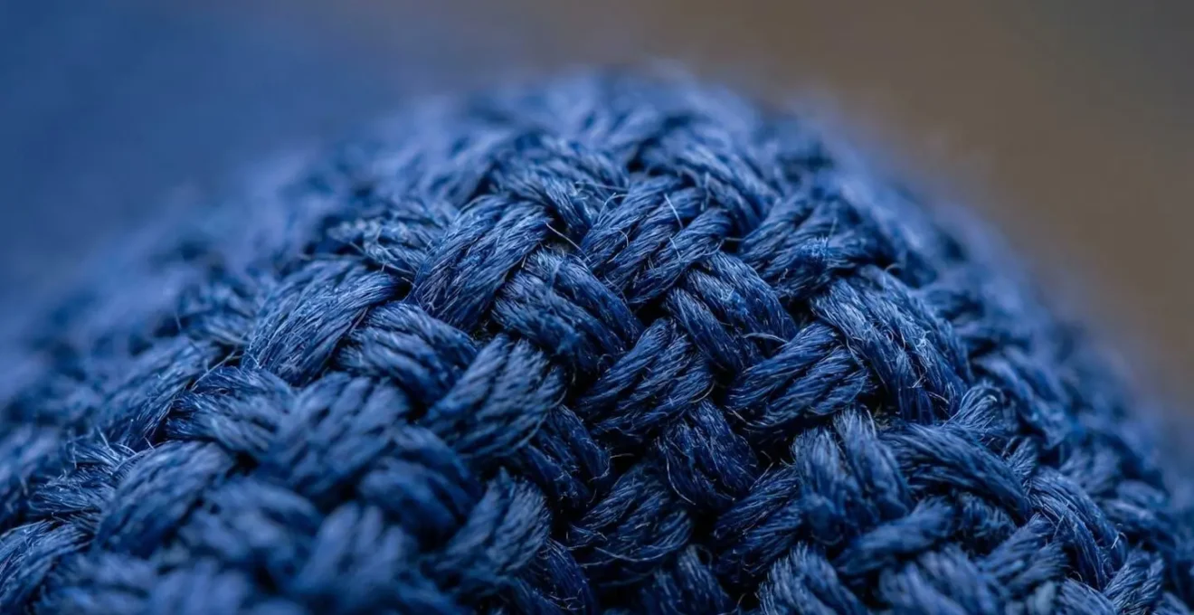 Dettaglio ravvicinato di tessuto acrilico tinto in massa con texture visibile